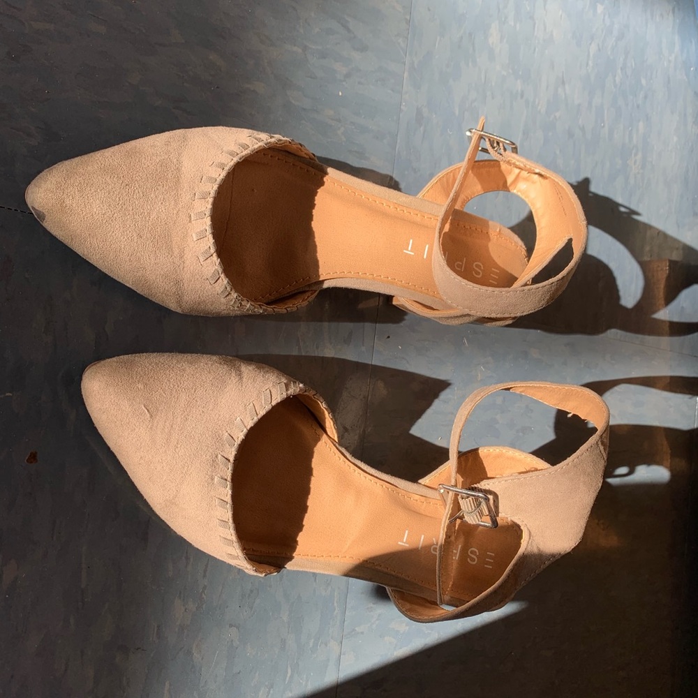 Low heels - Picture 2 of 3